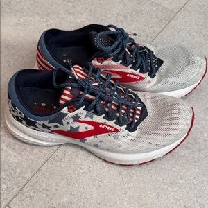 Brooks Women’s ' Limited Edition Patriotic Launch 6